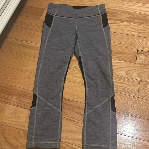 🍋Lululemon Speed Crops - Picture 2 of 5